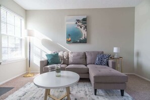 スタンダード アパートメント 1 ベッドルーム (Apartment) | リビング エリア | スマートテレビ
