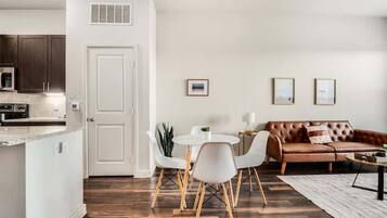 Apartamento standard, 1 quarto (Apartment) | Opções para refeição no quarto