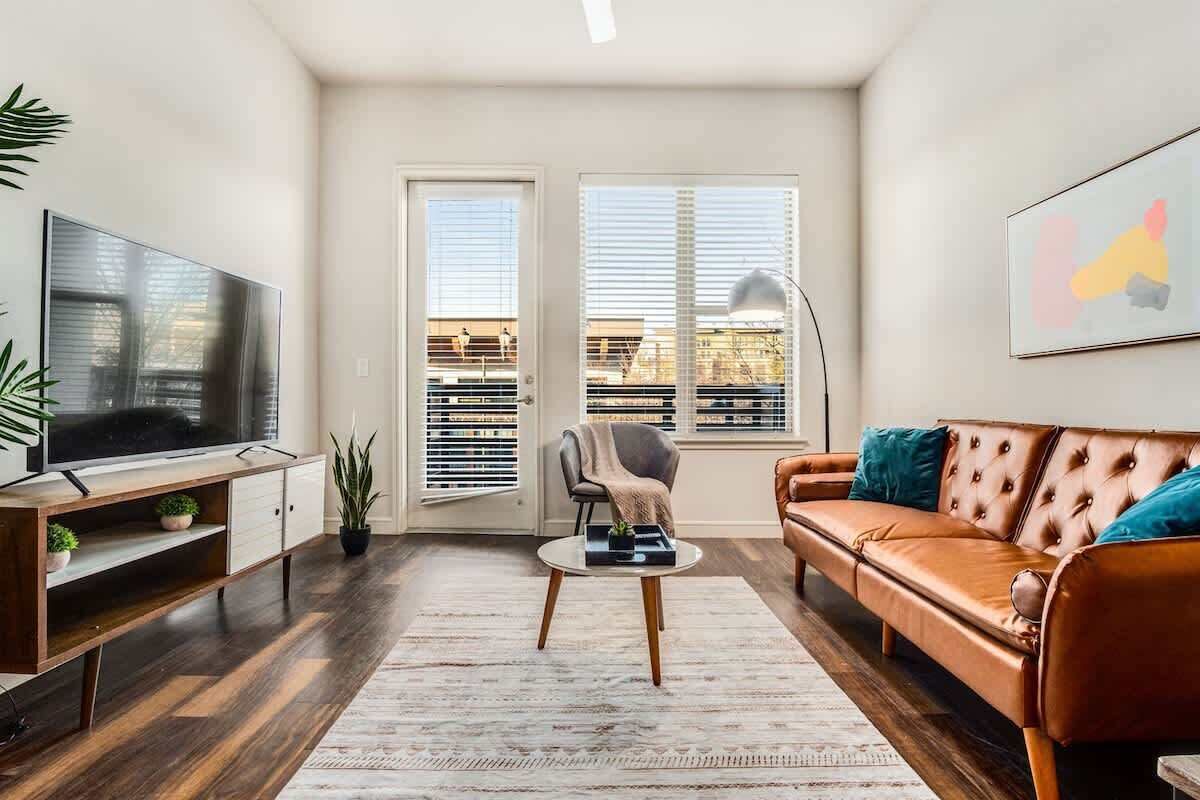 Apartamento estándar, 1 habitación (Apartment) | Zona de estar | Smart TV de 50 pulgadas con canales digitales