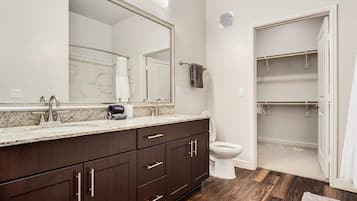 Standard Apartment, 1 Bedroom (Apartment) | Bathroom | Combined shower/tub, hair dryer, towels, soap