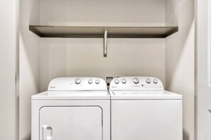 Standard Apartment, 1 Bedroom (Apartment) | Laundry - Boulevard Stays - Richardson (Plano)