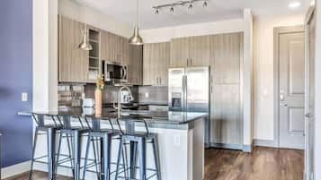Standard Apartment, 1 Bedroom (Apartment) | In-room dining