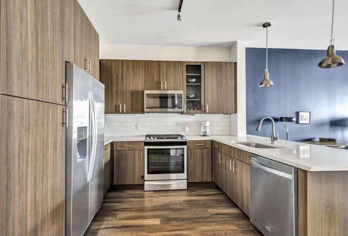 Standard Apartment, 1 Bedroom (Apartment) | Dapur peribadi | Peti sejuk/penyejuk beku saiz penuh, ketuhar gelombang mikro 