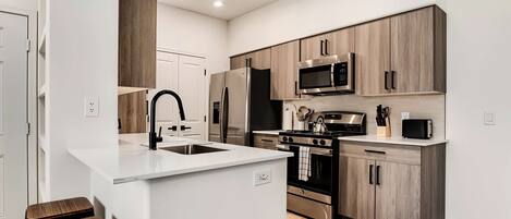Appartement Standard, 1 chambre (Apartment) | Cuisine privée | Réfrigérateur grande capacité avec congélateur, four à micro-ondes