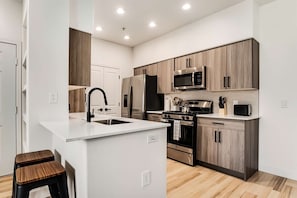 Standard Apartment, 1 Bedroom (Apartment) | Private kitchen | Full-size fridge, microwave, stovetop, dishwasher