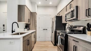 Full-sized fridge, microwave, stovetop, dishwasher