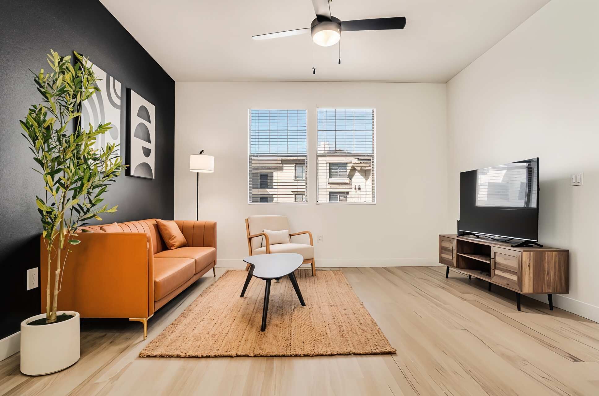 スタンダード アパートメント 1 ベッドルーム (Apartment) | リビング エリア | 50 インチのスマートテレビ (デジタル放送視聴可)