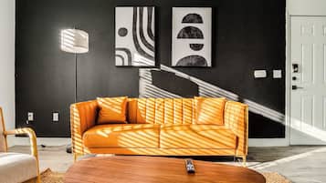 Appartamento Standard, 1 camera da letto (Apartment) | Area soggiorno | Smart TV 50 pollici con canali digitali