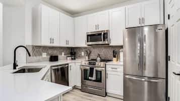 Standard Apartment, 2 Bedrooms (Apartment) | Private kitchen | Full-size fridge, microwave, oven, stovetop