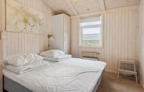 4 bedrooms, free WiFi - Stunning home in Væggerløse with sauna (Væggerløse)