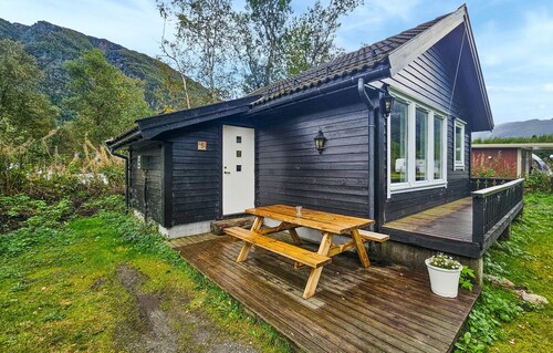 Awesome home in Røldal with WiFi