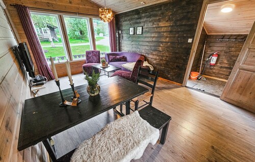 Awesome home in Røldal with WiFi