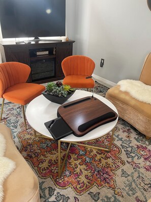 TV, fireplace
