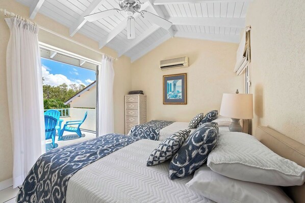 3 chambres, coffres-forts dans les chambres, fer et planche à repasser