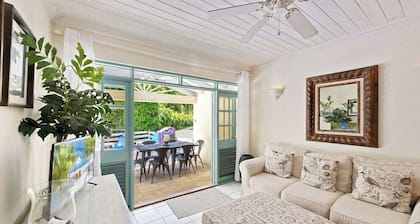 Lovely private townhome with pool in Mount Standfast