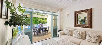 Lovely private townhome with pool in Mount Standfast