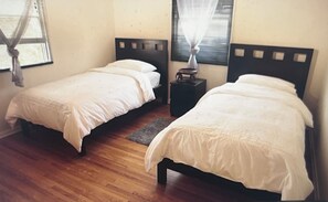 Iron/ironing board, Internet, bed sheets