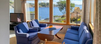 Awesome home in Kolbjørnsvik with house sea view