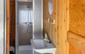 A small bathroom with a shower, a sink, and a mirror. - Awesome home in Kolbjørnsvik with house sea view (Kolbjørnsvik)