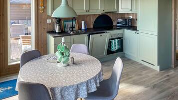 Fridge, stovetop, dishwasher, coffee/tea maker