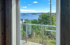 Interior - Lovely home in Sandviga with house sea view (Sandviga)