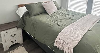 Beautiful townhome with a rooftop deck with river views in South Knoxville