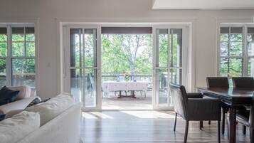 TV, fireplace, stereo