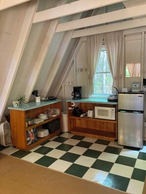 Microwave, paper towels