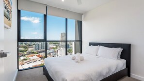 2 bedrooms, desk, free WiFi, bed sheets