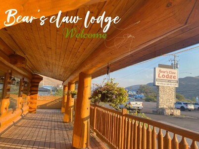 Bear's Claw Lodge