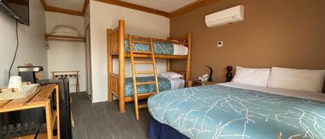 Family Room | Soundproofing, free WiFi