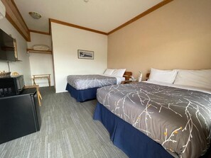 Standard Quadruple Room | Soundproofing, free WiFi