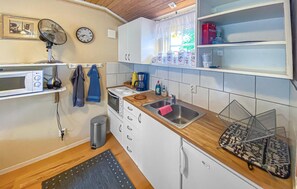 Fridge, stovetop, coffee/tea maker