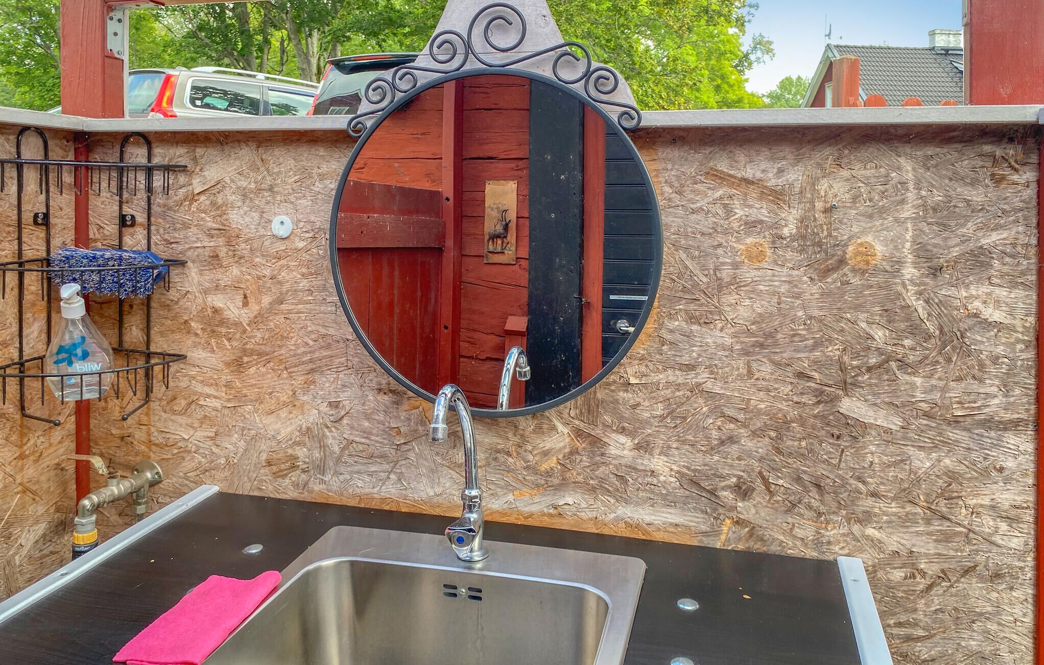 المنطقة المحيطة بالمنشأة