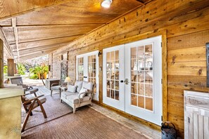Terrace/patio - Historic Gulf-Front Charm, Gulf Views, House Suite + Direct Beach Access on Siesta Key (Siesta Key)