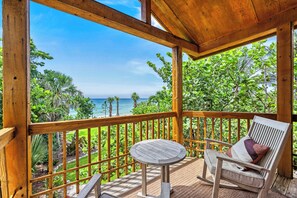 Property grounds - Historic Gulf-Front Charm, Gulf Views, House Suite + Direct Beach Access on Siesta Key (Siesta Key)