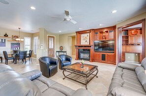 TV, fireplace