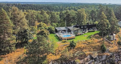 Amazing home in Köpmannebro