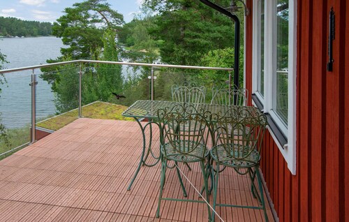 Gorgeous home in Vätö with house sea view