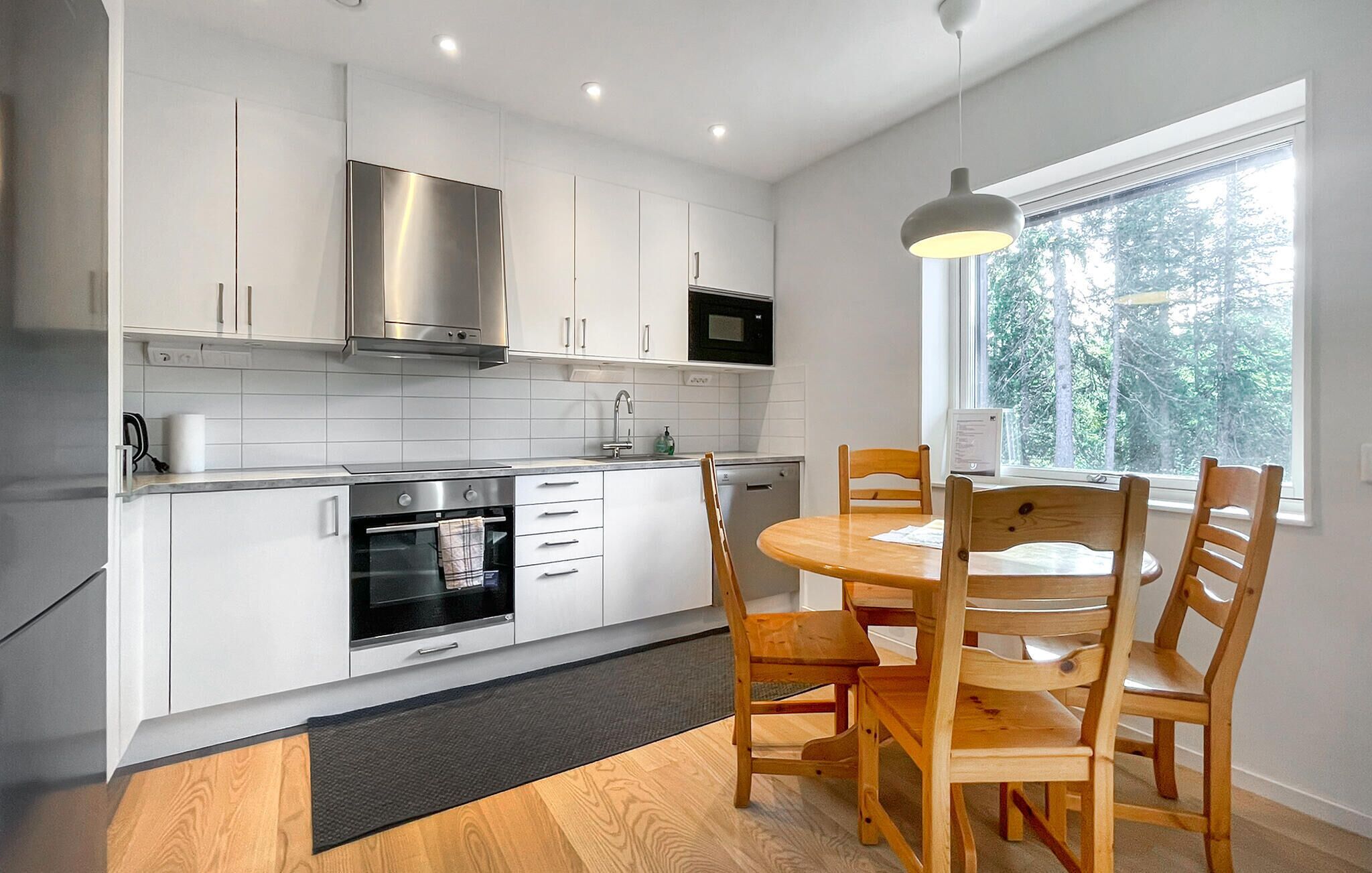 Fridge, oven, dishwasher, coffee/tea maker