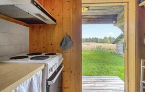 Fridge, oven, stovetop, coffee/tea maker