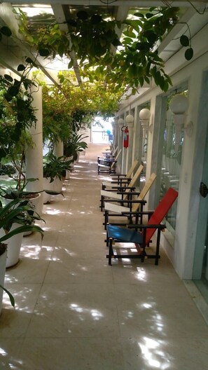 Living area | 32-inch flat-screen TV with digital channels