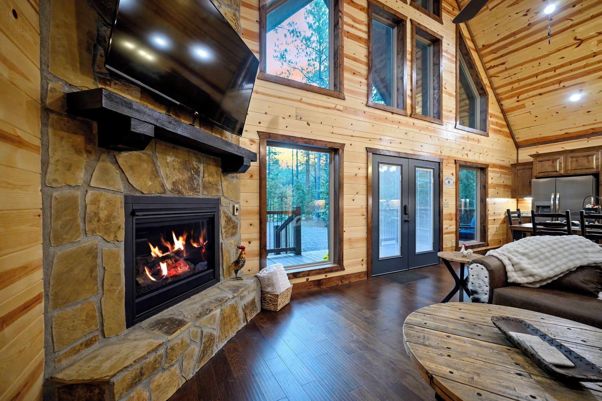 Smart-tv och eldstad