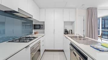 Fridge, microwave, oven, stovetop