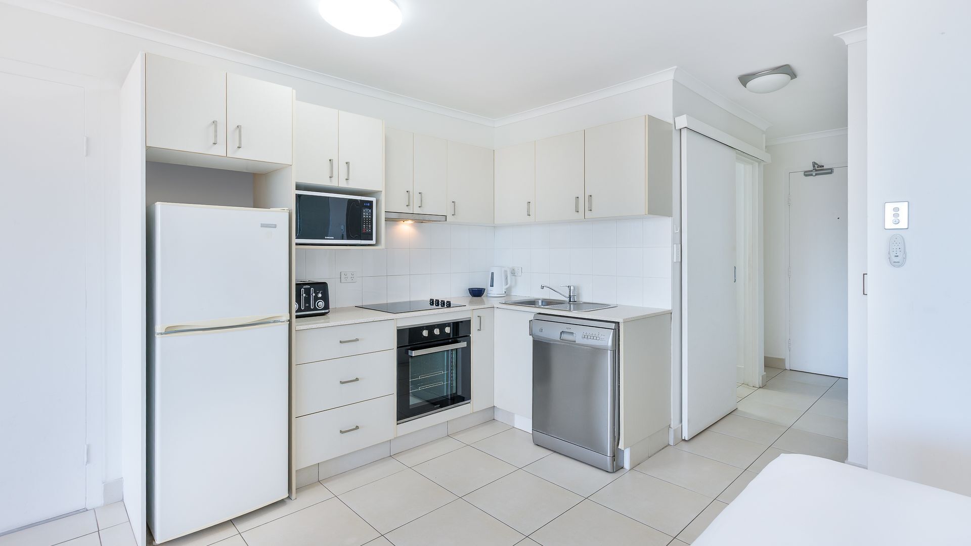 冷蔵庫、電子レンジ、オーブン、トースター