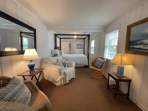3 bedrooms, iron/ironing board, internet - Sleeps 13 Guests. Three blocks to Beach (Cape May)