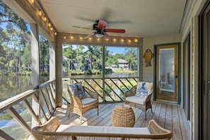 Terrace/patio - Lagoon View! Updated Kiawah Tennis Club Villa! Screened Porch! (Kiawah Island)