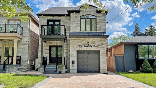 Spacious 2 Bedroom Basement