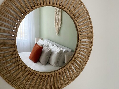 2 Bed Ground Floor, Boho Chic Garden Flat with Parking