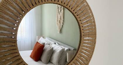 2 Bed Ground Floor, Boho Chic Garden Flat with Parking